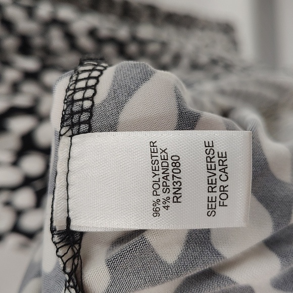 Versona Pullover Dress Size Small Faux Wrap Black and White Elbow Sleeve Stretch - Picture 7 of 8